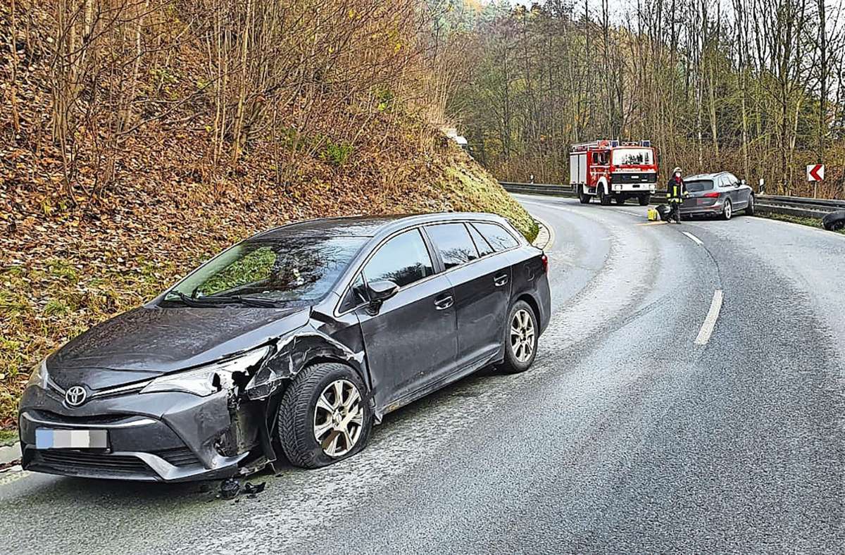 Rund 45.000 Euro Schaden entstand bei einem Unfall auf der B289 bei Kupferberg. Foto: Feuerwehr