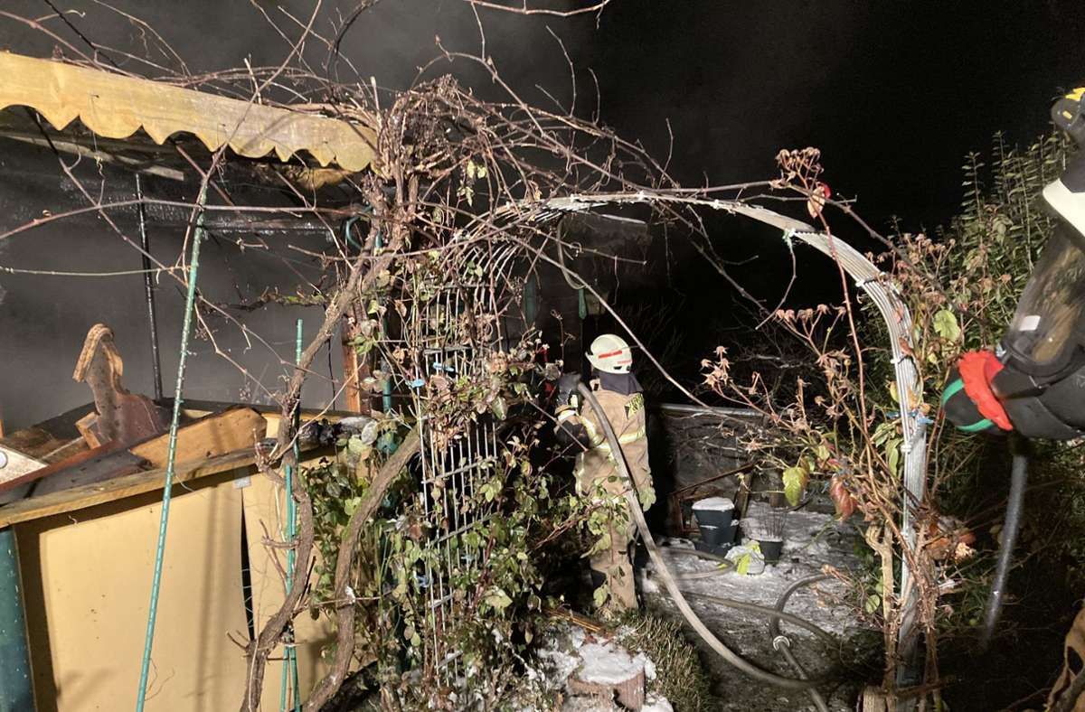 Am ersten Weihnachtsfeiertag ist eine Gartenlaube am Hofer Schellenberg in Flammen ausgegangen. In den Trümmern fanden die Einsatzkräfte die verbrannte Leiche eines 57-jährigen Hofers.