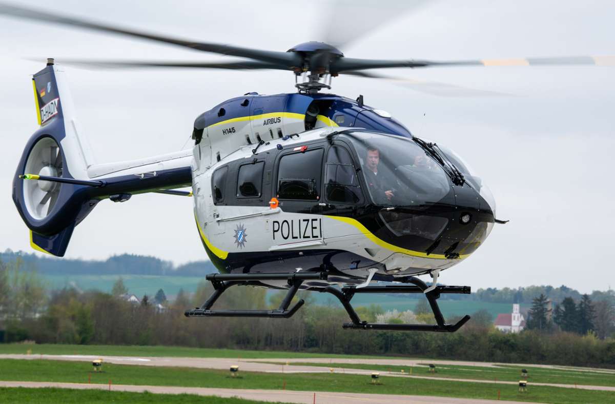 Ein Hubschrauber vom Typ Airbus H145 in den Farben der bayerischen Polizei. Foto: picture alliance/dpa/Stefan Puchner