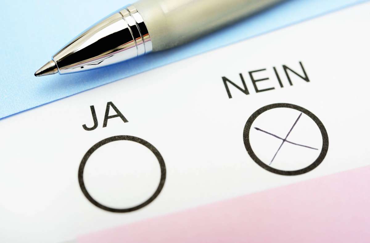 Ein ausgefüllter Wahlzettel, bei dem mit „Nein“ votiert wurde (Symbolfoto). Foto: imago/Christian Ohde