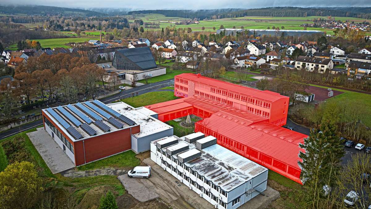 Schule in Waldershof: Umzug in  Container fast abgeschlossen