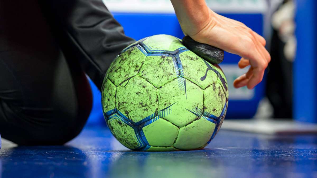 Keine einfache Situation herrscht in der Handball-Landesliga für die HSG Fichtelgebirge. Foto: IMAGO/wolf-sportfoto/IMAGO/Marco Wolf