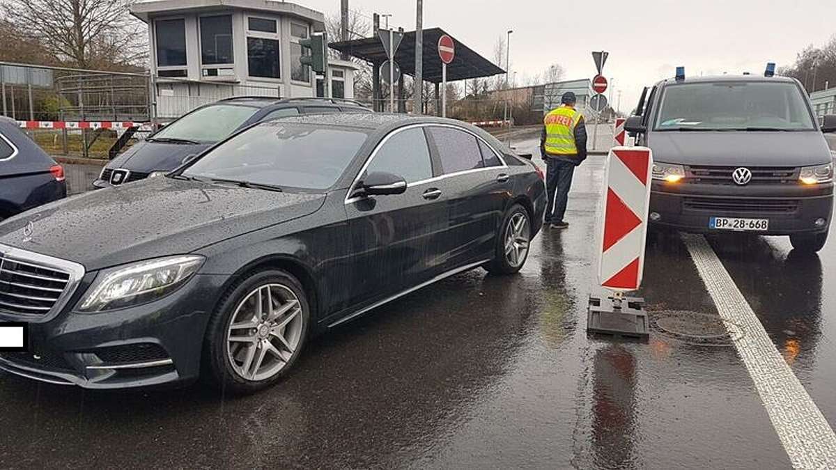 Fichtelgebirge: Polizei stoppt gestohlene Luxus-S-Klasse
