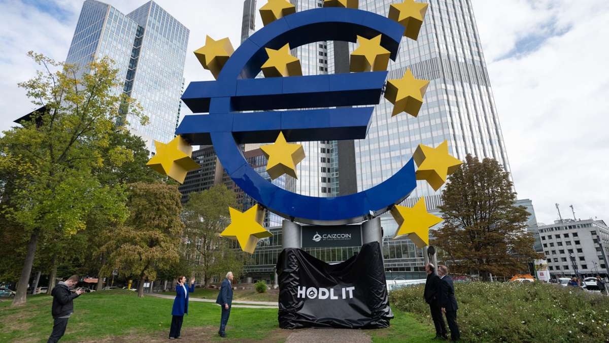 Berühmtes Fotomotiv in Frankfurt: Euro-Symbol im Bankenviertel bleibt