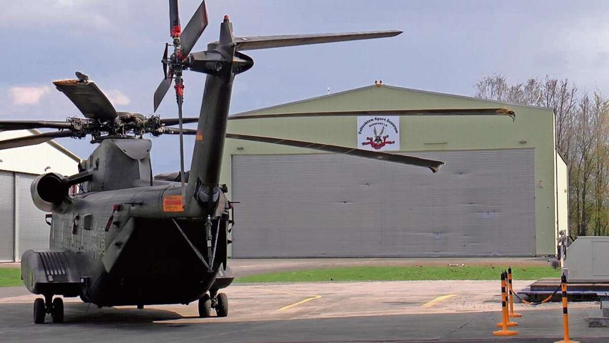 Der Rotor dieses Hubschraubers streifte den Tower: Hubschrauberpilot muss Geldstrafe bezahlen