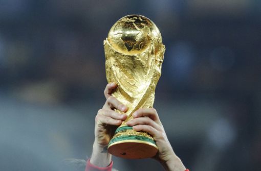 Das Objekt der Begierde bei der WM in Katar. Doch wer schaut sich das Turnier überhaupt an? Foto: dpa/Marcus Brandt