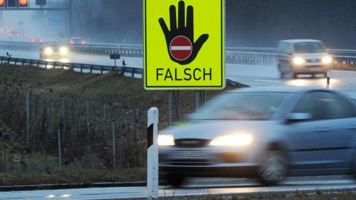 Länderspiegel: Nach 24 Kilometern: Polizei stoppt 87-jährigen Geisterfahrer