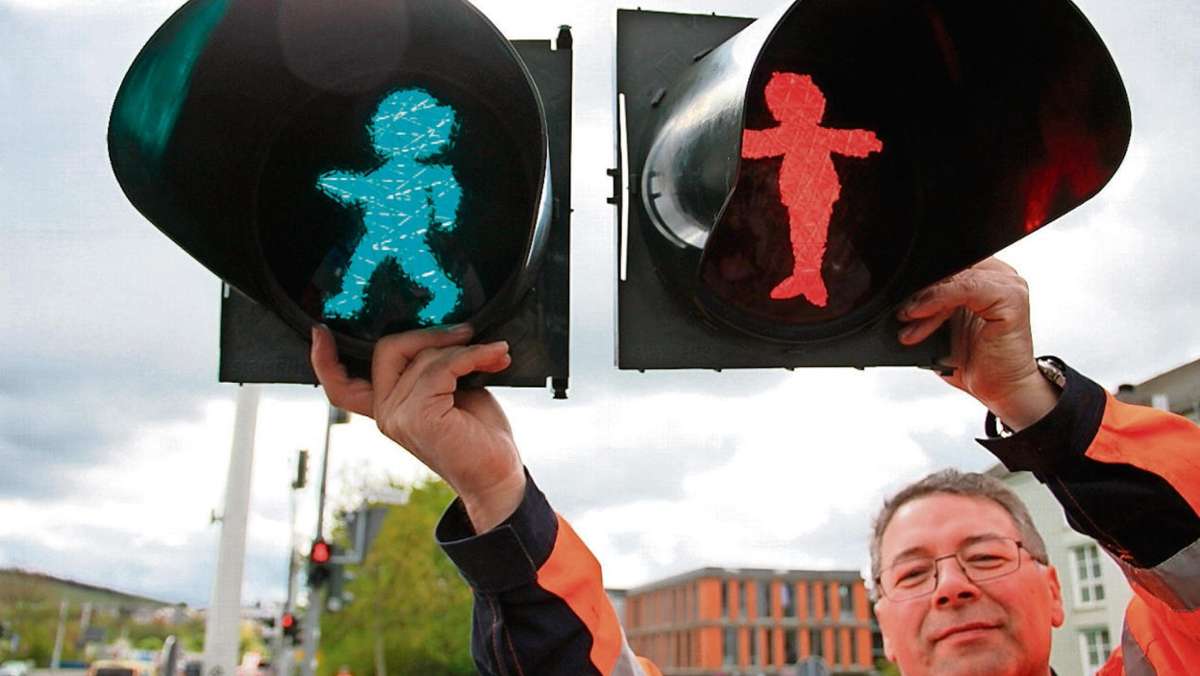 Plauen: Vater und Sohn regeln Verkehr