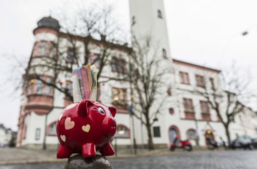 Das Sparen hat im Hofer Rathaus Tradition. Auch diesmal ist der Haushalt  noch Foto: /Archiv/Thomas Neumann