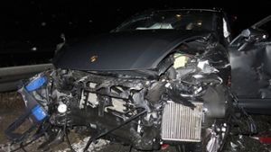 117.000 Euro Sachschaden: Porsche kracht auf A9 in zwei Lkw