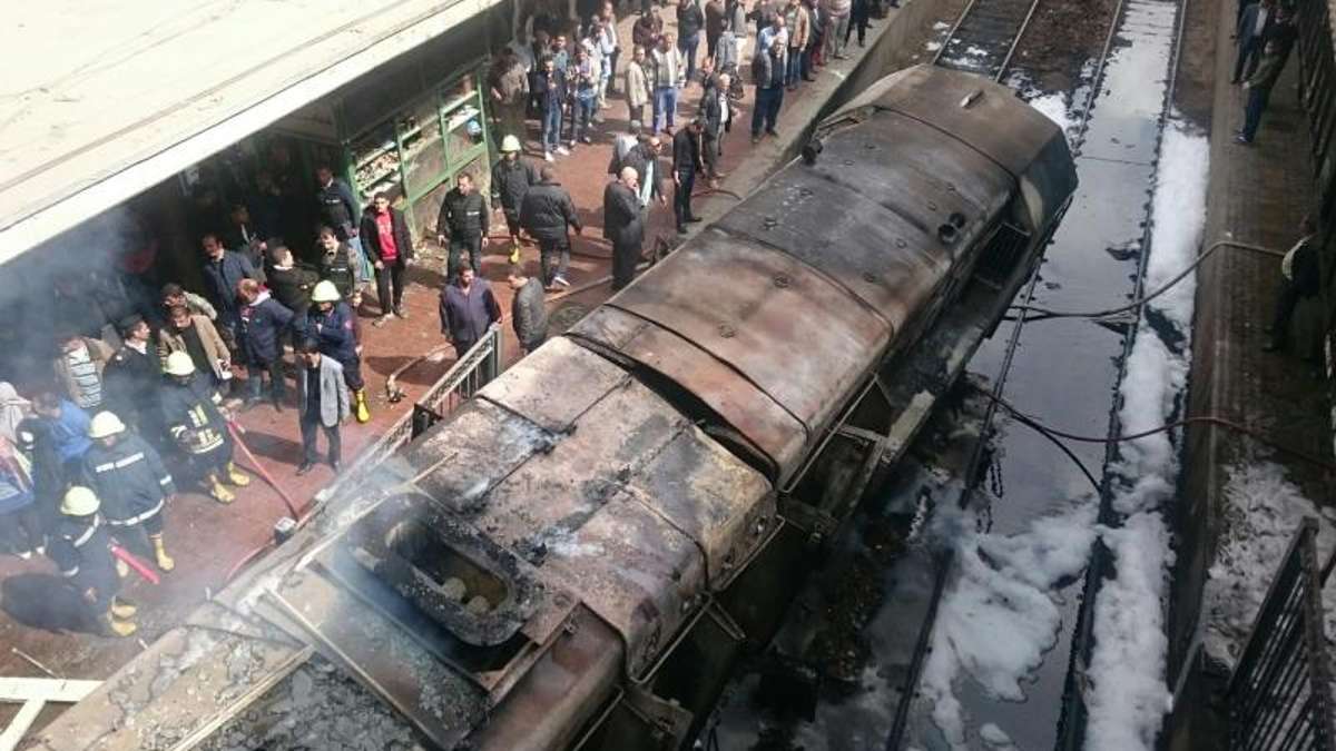 Lok rammt Betonklotz: Zug kracht in Kairoer Hauptbahnhof: Mindestens 20 Tote