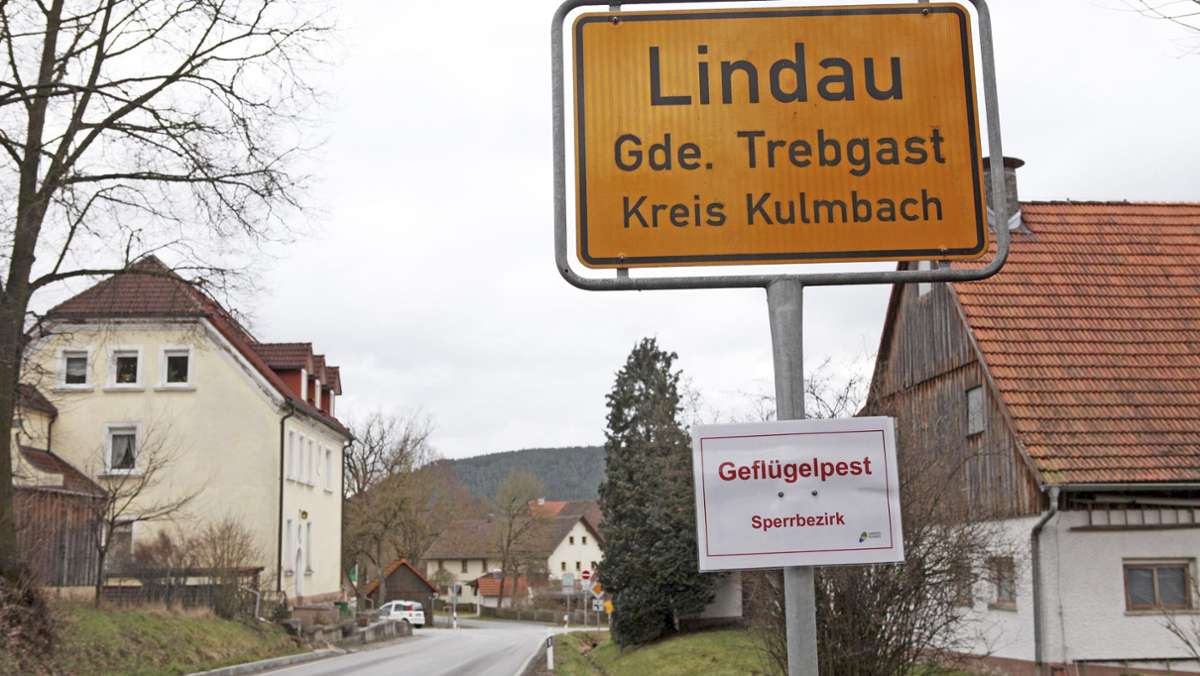 Vogelpest im Landkreis Kulmbach: Schilder weisen Sperrbezirk aus