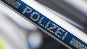 Marktredwitz: Mercedes-Fahrer uriniert nach Unfall an Baum und flüchtet