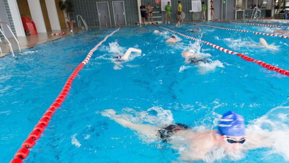 Schwimmen gehen: Hallenbad Rehau öffnet am Freitag